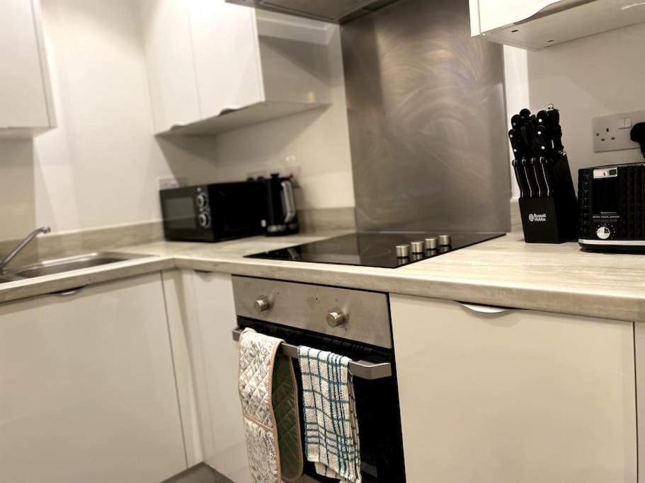 سويندون City Centered 2 Bed Serviced Apartment- Sherpa Homes المظهر الخارجي الصورة