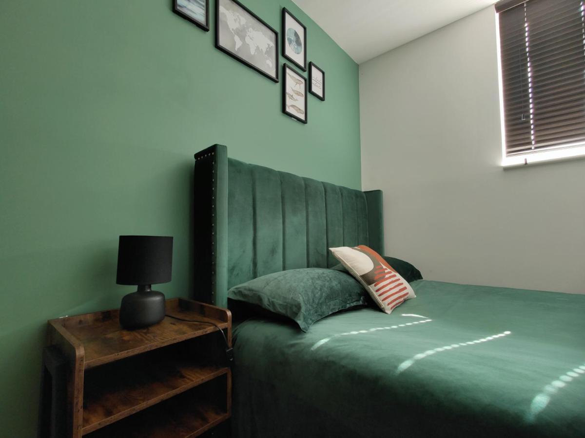 سويندون City Centered 2 Bed Serviced Apartment- Sherpa Homes المظهر الخارجي الصورة